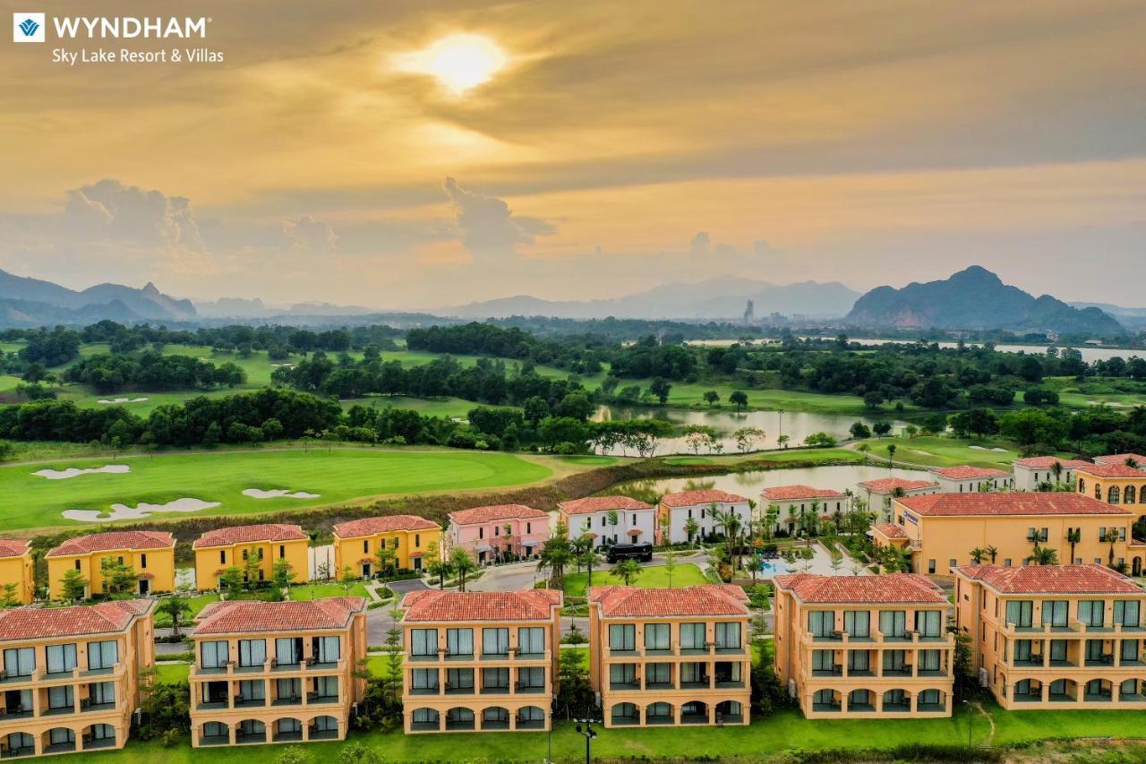 Wyndham Sky Lake Resort And Villas Hanoi Exterior photo